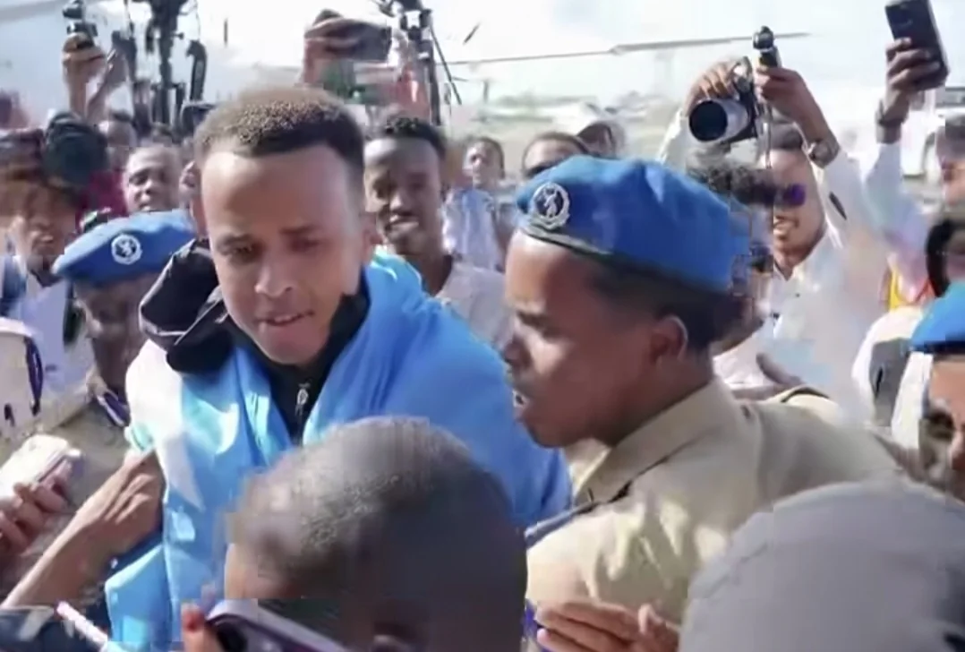 Somali referee Omar Artan returns home to heroes’ welcome after US entry denial