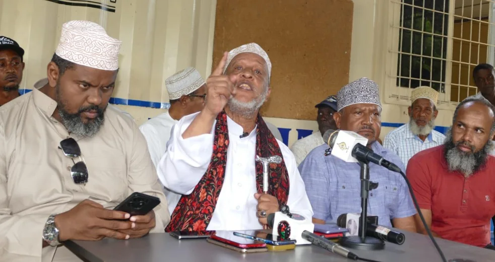 Bajuni elders give government 7-day ultimatum to reopen Lamu highway, threaten protests