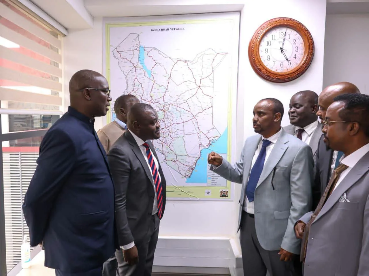Somalia officials visit KeNHA to learn from Kenya's road development experience