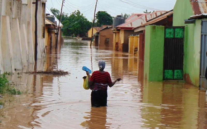 Severe flooding cripples Nigeria's commercial hub Lagos