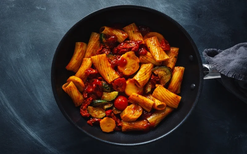 7 tips to stop pasta from sticking together