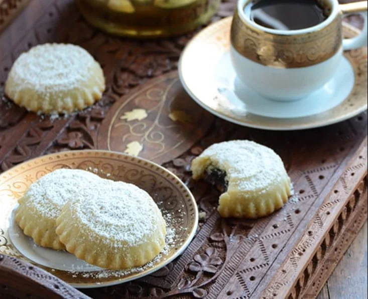 How to make date-filled ma'amoul biscuits at home for family and friends