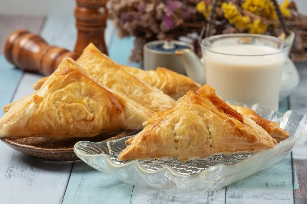 Yummy and crispy homemade chicken pie recipe: A delicious treat for friends and family